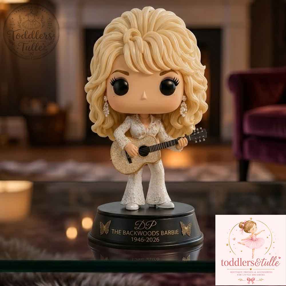 Dolly Parton Backwoods Barbie Vinyl Figure – Country Music Icon Tribute Collectible with Guitar (2) Dolly Parton "Backwoods Barbie" Vinyl Figure with Guitar – image 2 of 3